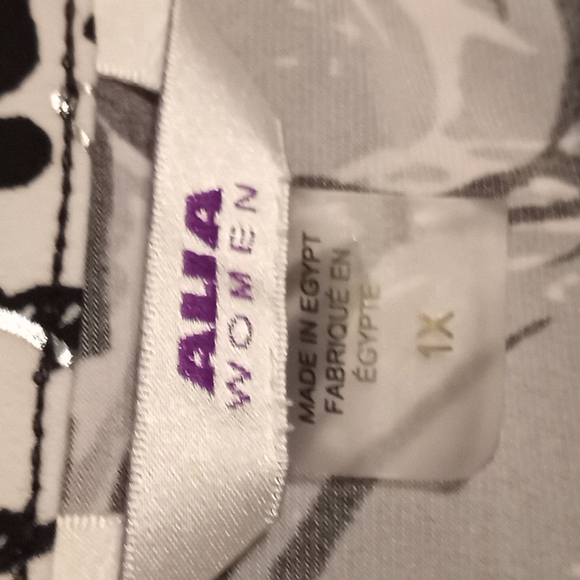 Alia Women Tunic Top in Black/Gray/White with Silver in Script Design in Size 1X - Picture 6 of 8